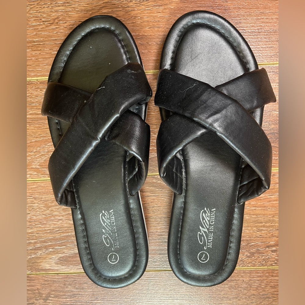 Niki Black Sandals